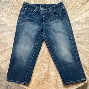 INC denim capris in regular fit. Size 6. In excellent condition